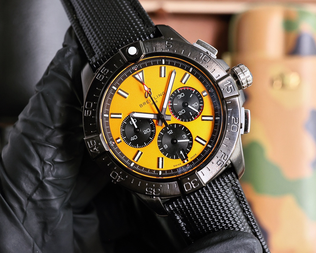 Breitling Avenger SB0147101I1X2